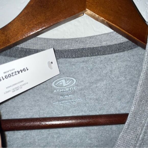 Men's Athletic Works NWT Grey Crewneck Sweatshirt - Picture 6 of 7
